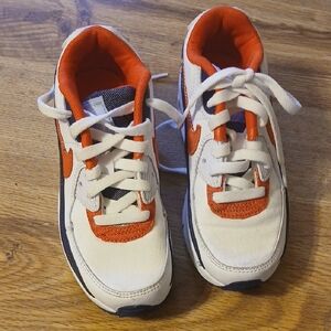 Nike Air Max Big kids White, Red And Black Sneakers Size 1Y